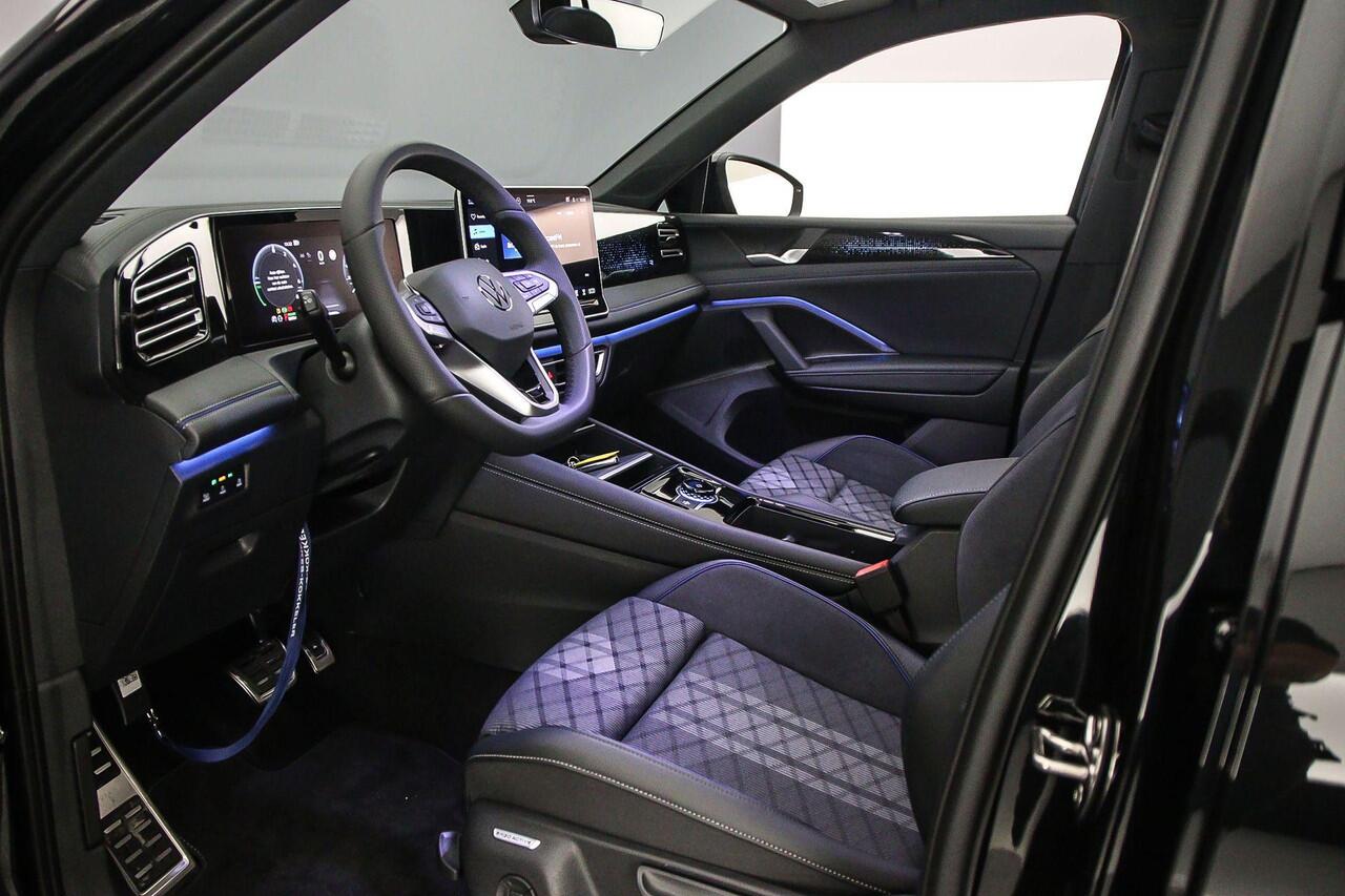 Volkswagen TIGUAN R-Line Edition 1.5 TSI eHybrid 272pk DSG Automaat Black Style, Trekhaak, Panoramadak, Adaptive cruise control, Achteruitrijcamera, Elektrische achterklep