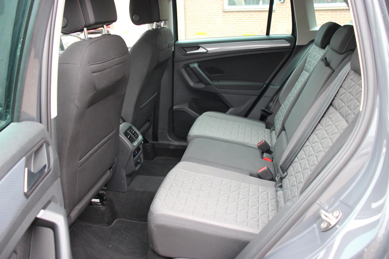 Volkswagen TIGUAN 1.5 TSI Life Business DSG Automaat | Trekhaak | Navi | Stoel- en Stuurverwarming |