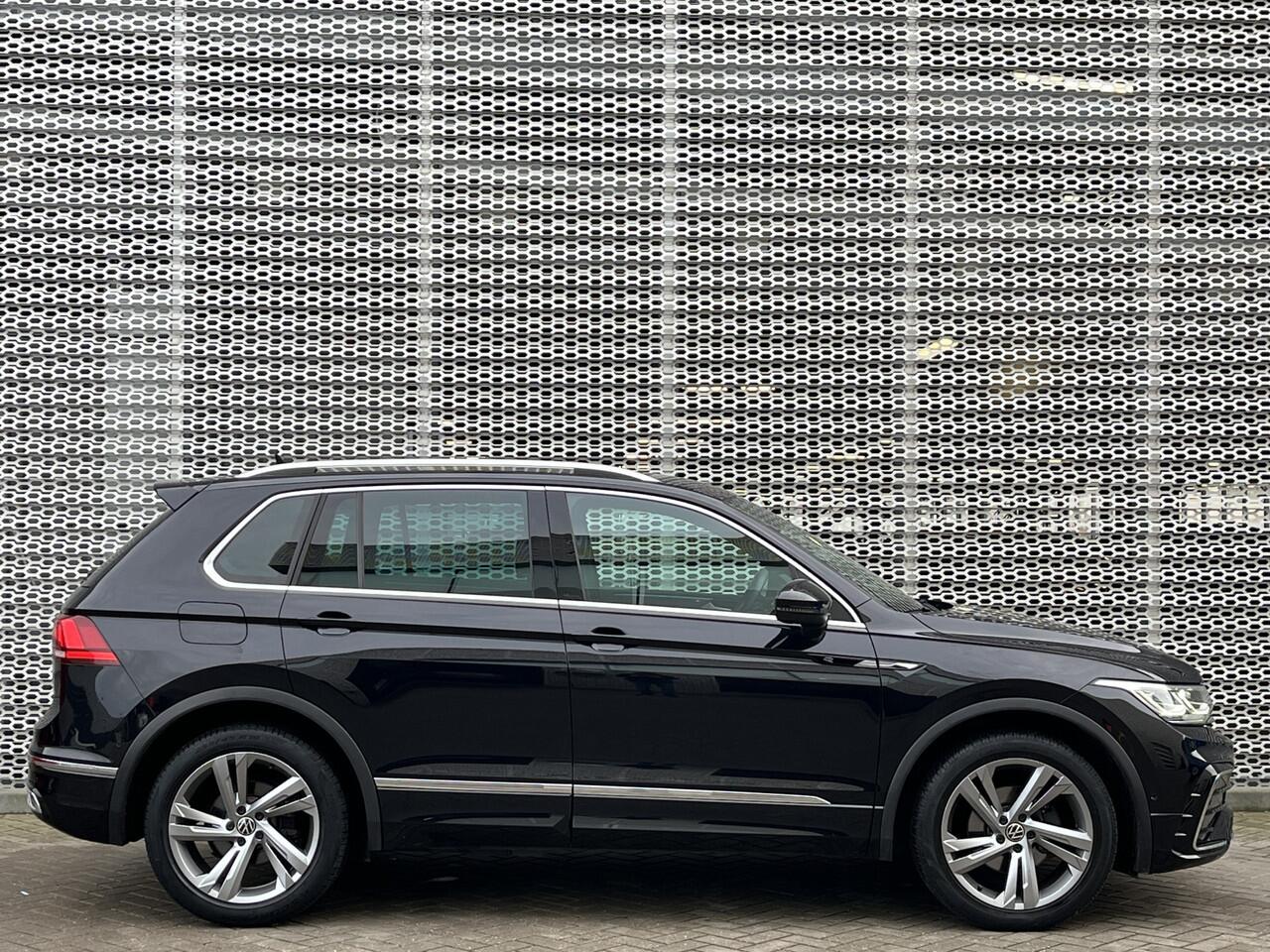 Volkswagen TIGUAN 1.5 TSI R-Line / Digitaal dashboard / Navigatie / App connect / Camera / PDC V+A / Lichtmetaal 19 inch /