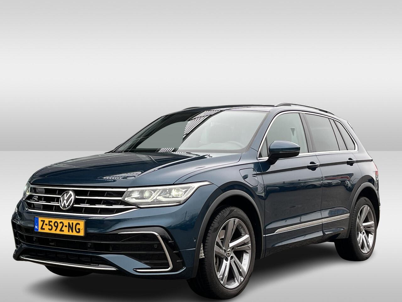Volkswagen TIGUAN 1.4 TSI eHybrid R-Line Business+ / Pano / Head-up / Camera / Parkeersensoren V+A / Navigatie / App connect / Zwenkbare trekhaak /
