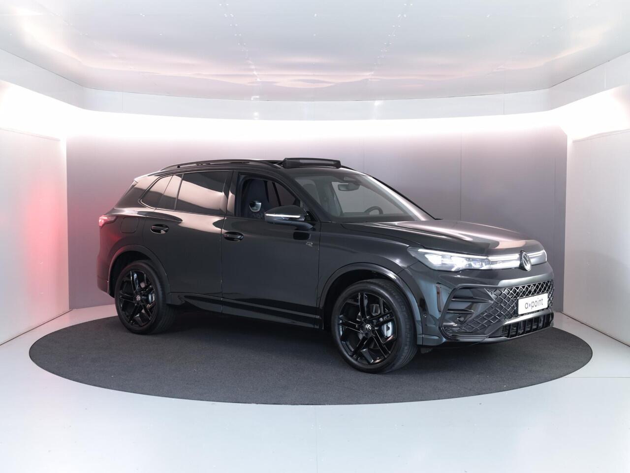 Volkswagen TIGUAN 1.5 eHybrid R-Line Edition 272 PK PHEV | Verlengde garantie | Panorama dak | Trekhaak | Black Style | Matrix koplampen | Assistance pakket plus |