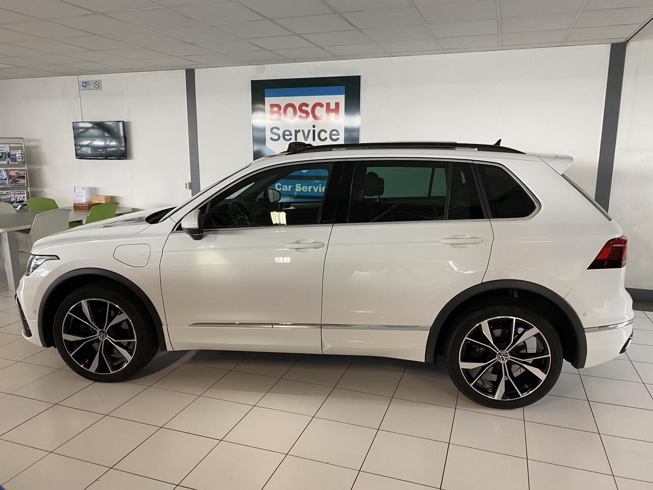 Volkswagen TIGUAN 1.4 TSI eHybrid R-Line Business+ Panoramadak / Trekhaak / Apple carplay /android