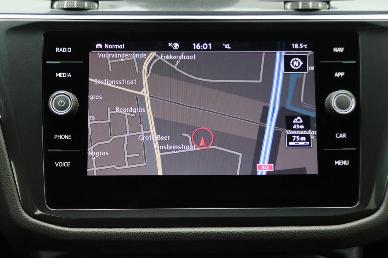 Volkswagen TIGUAN Allspace 1.5 TSI DSG Highline Business R Virtual Cockpit, ACC, Verwarmde Voorruit, Camera, Apple Carplay, LED, 19''