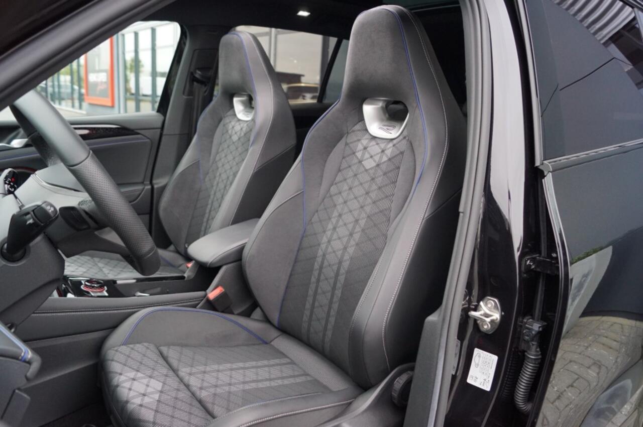 Volkswagen TIGUAN 1.5 eTSI DSG R-Line Black st 150pk /Panodak/Navi/360gr.Camera/Matrix LED/Trekh wegkl