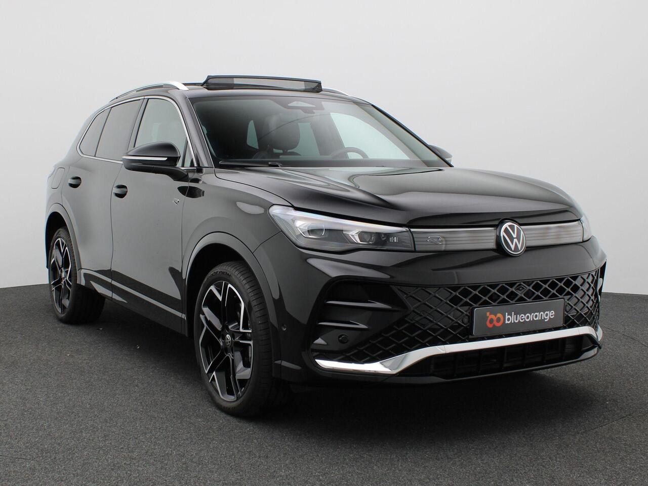Volkswagen TIGUAN 1.5 eHybrid R-Line Edition 272PK DSG Trekhaak, Leder, Massage, Ventilatiestoelen, Panoramadak, York 20" LMV, Navigatie, Adaptive Cruise Control, Assistentiepakket