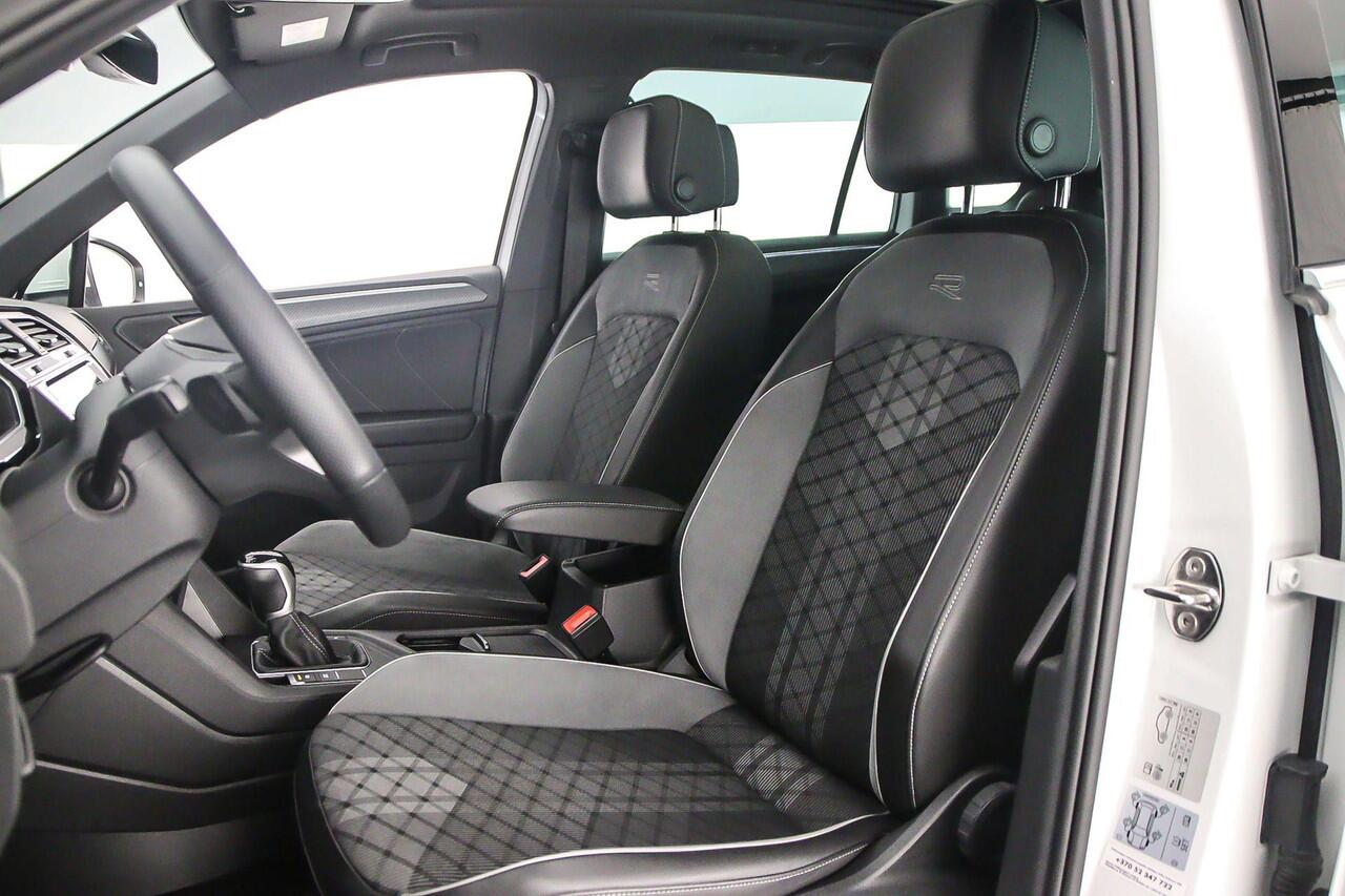 Volkswagen TIGUAN R-Line Business 1.4 TSI eHybrid 245pk DSG Automaat Panoramadak, LED matrix koplampen, Adaptive cruise control, Achteruitrijcamera, Elektrische achterklep, Navigatie