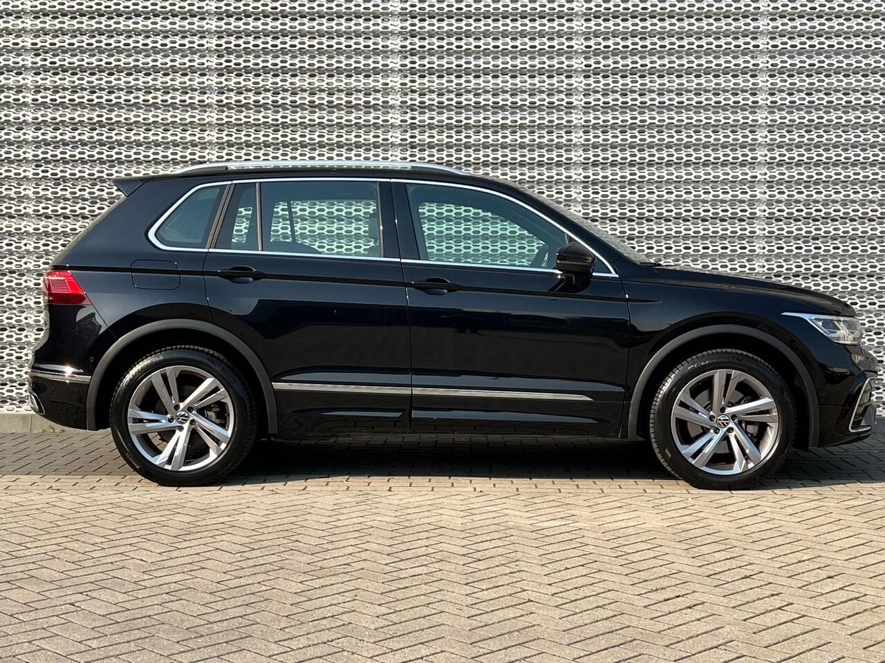 Volkswagen TIGUAN 1.4 TSI eHybrid 245pk DSG R-Line / Panoramadak / IQ LED Matrix / 19" LMV / Camera / Stuur en Stoelverwarming **