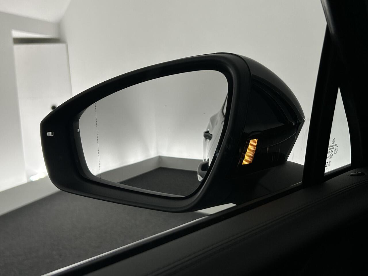 Volkswagen TIGUAN 1.5 272pk eHybrid R-Line Edition Trekhaak Camera Panoramadak Stoelverwarming Massage Carplay