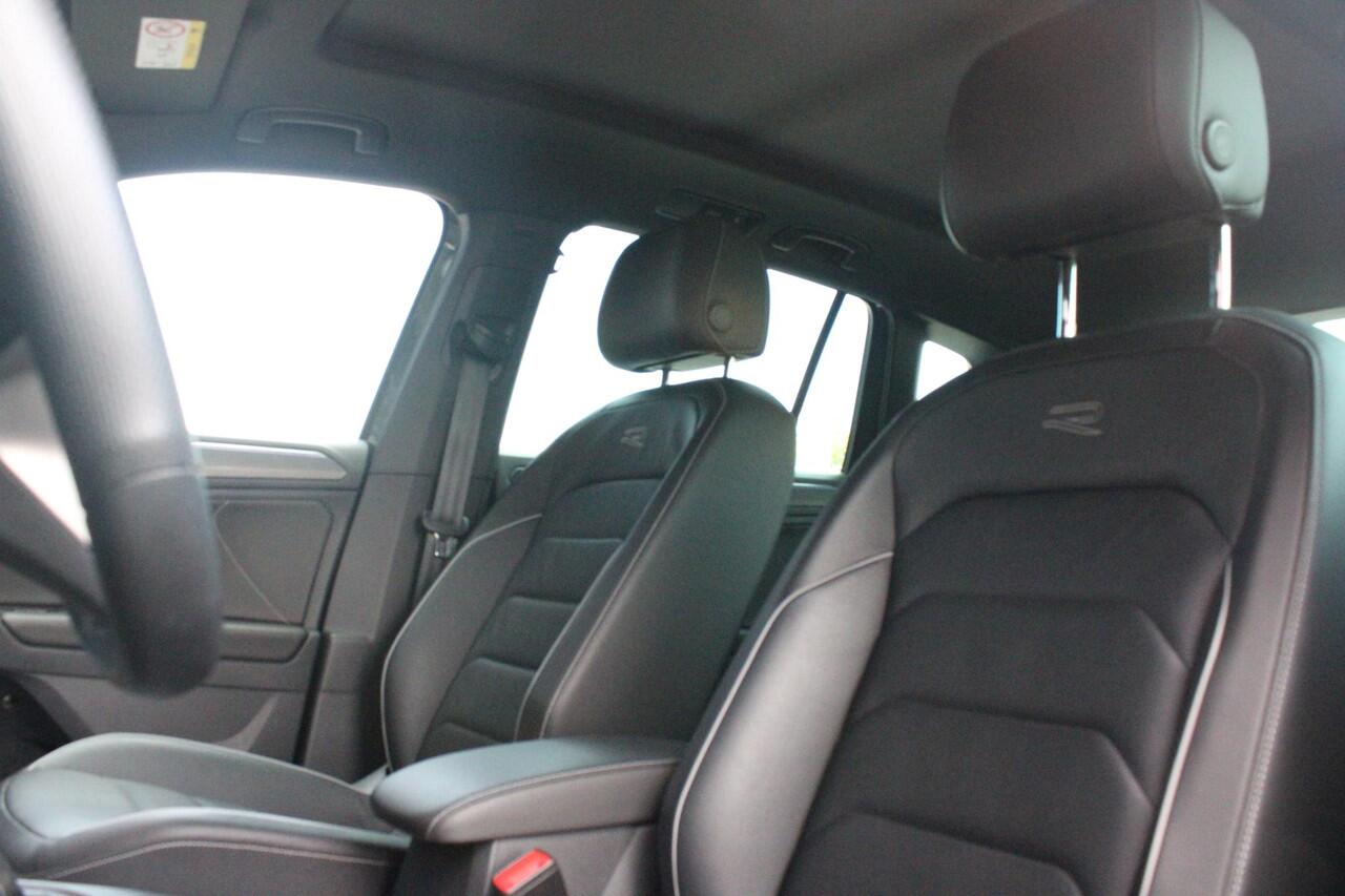 Volkswagen TIGUAN 1.4 TSI 245PK eHybrid R-LINE BUSINESS + | BEKLEDING LEDER VIENNA | PANORAMISCH SCHUIF/KANTEL DAK | ELEKTRISCH WEGKLAPENBARE TREKHAAK | R-LINE INTERIEUR/EXTERIEUR | VERWARMBARE VOORSTOELEN/STUUR | ELEKTRISCH BEDIENBARE VOORSTOELEN MET GEHEUGEN FUNCTIE | AK