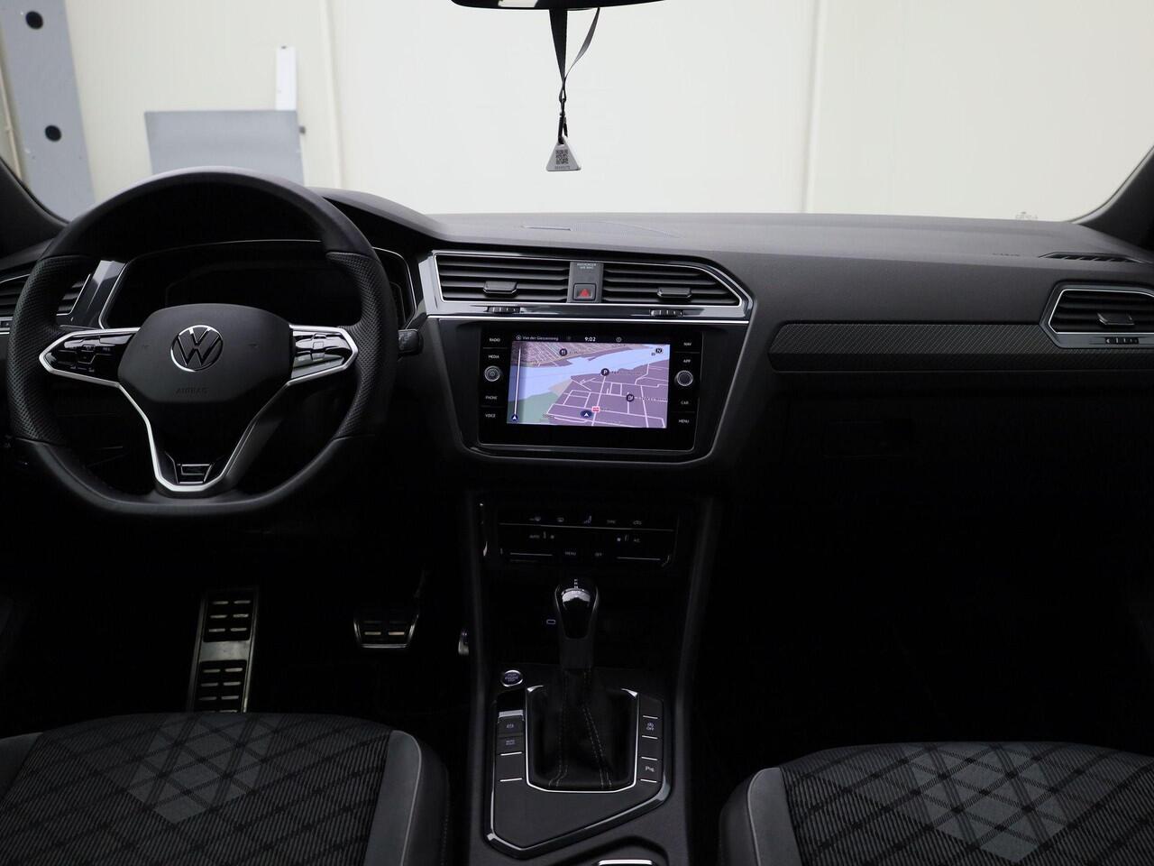 Volkswagen TIGUAN 1.5TSI/150PK R-Line Black Style DSG · Panoramadak · Camera · Apple/Android · Garantie t/m 29-07-2026 of 100000km