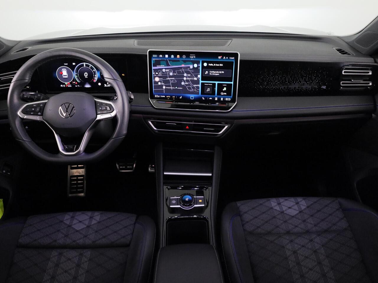 Volkswagen TIGUAN 1.5 eHybrid R-Line Edition 204 pk Automaat (DSG) | Verlengde garantie | Navigatie | Parkeersensoren (Park assist) | Achteruitrijcamera | R-Line |