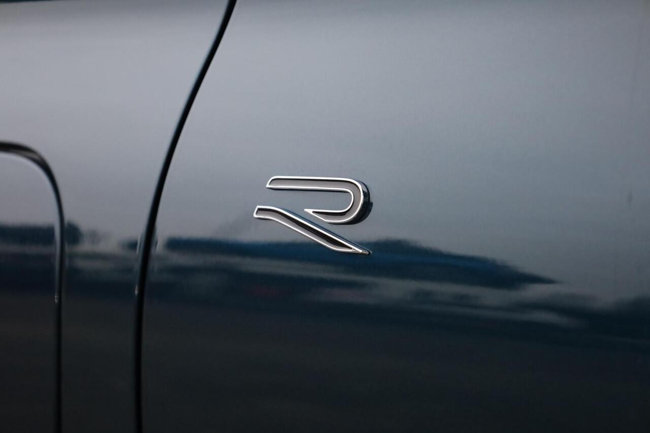 Volkswagen TIGUAN 1.5 eHybrid R-Line Edition 272PK / 200kW LED Matrix IQ.Light, rondomzichtcamera, Apple Carplay & Android Auto, elektr. bedienbaar panoramadak, voorstoelen verwarm- en ventileerbaar met massagefunctie, achteruitrijcamera, elektr. uitklapbare trekhaak met a