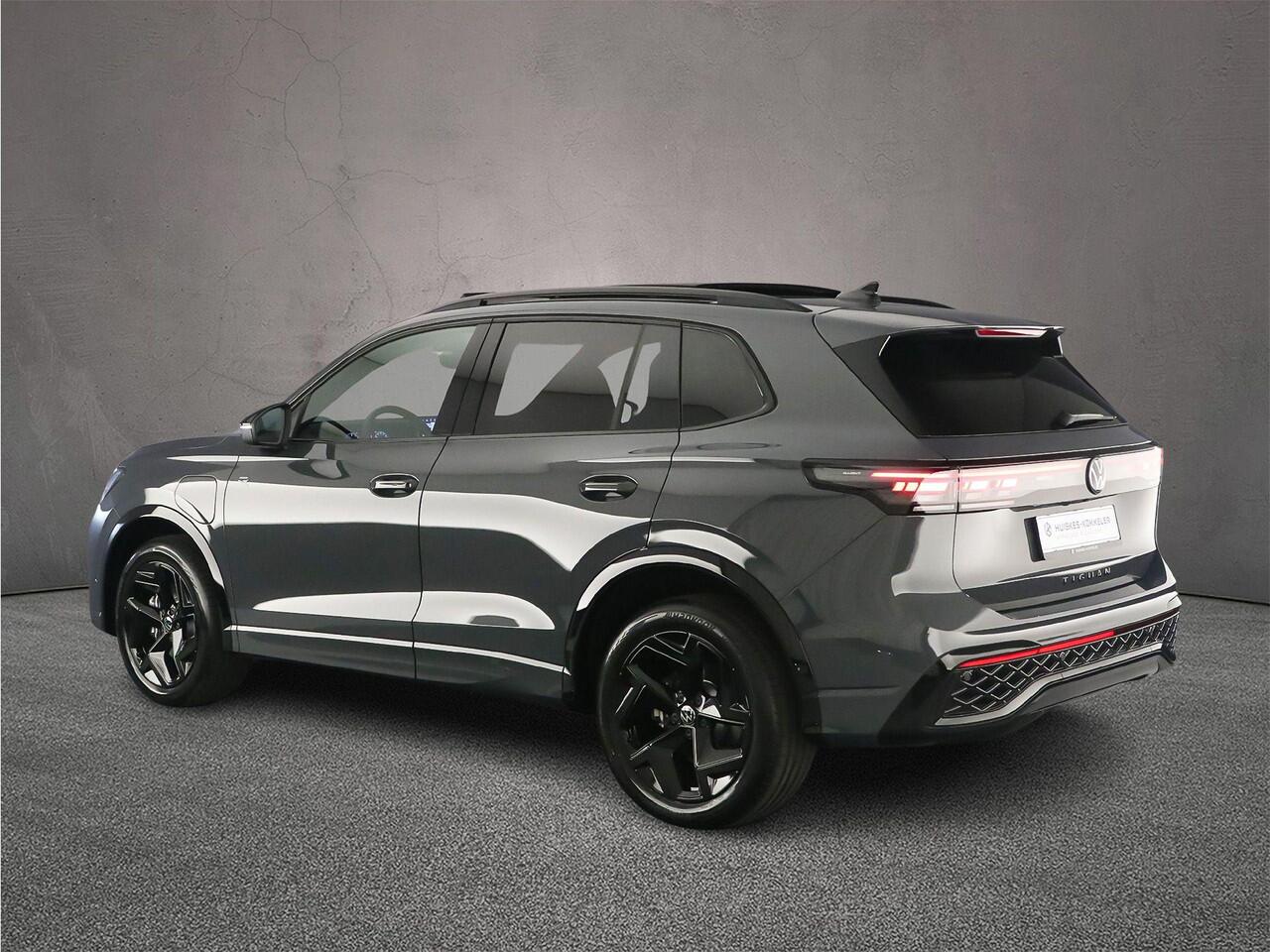 Volkswagen TIGUAN R-Line Edition 1.5 TSI eHybrid 272pk DSG Automaat Trekhaak, Panoramadak, Adaptive cruise control, Black Style, Achteruitrijcamera, Elektrische achterklep