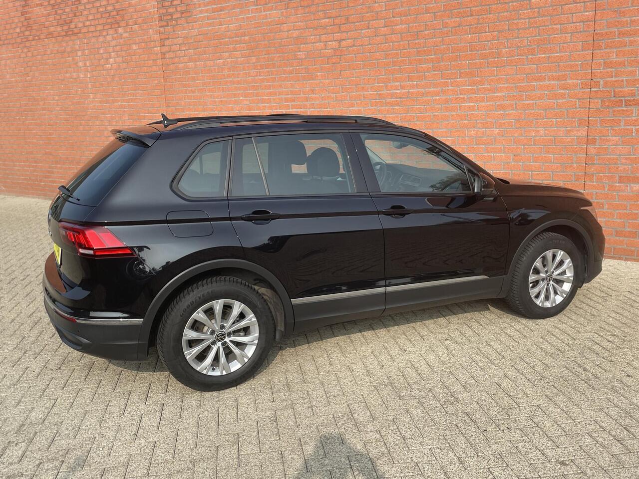 Volkswagen TIGUAN 1.5 TSI 150pk DSG Life COMPANY CAR Panoramadak Navigatie d.m.v. Apple Carplay Android Auto Parkeersensoren Adaptive Cruise Control Stoel- en stuurverwarming Ledverlichting Getinte ramen Climate Control