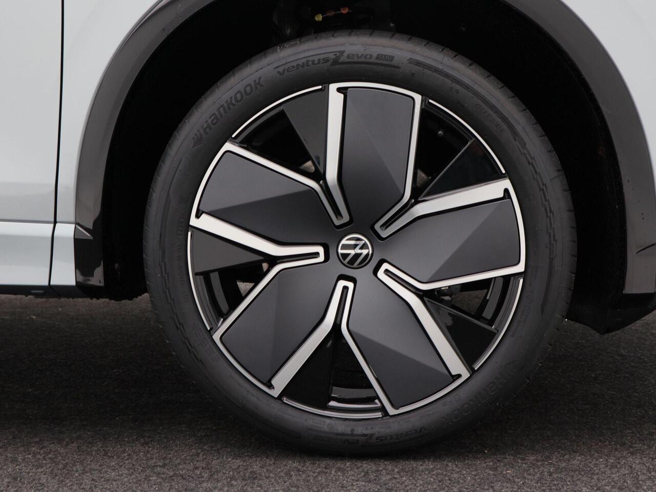 Volkswagen TIGUAN R-Line Edition 1.5 eHybrid 204 PK | Trekhaak | Panoramadak | Adaptief Onderstel | Black Style |