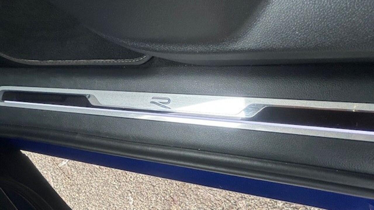 Volkswagen TIGUAN 1.5 TSI R-Line AUTOMAAT 26.000KM!! 1E EIGENAAR!! NAVIGATIE, APPLE CARPLAY, DAB RADIO, STUURVERWARMING, STOELVERWARMING, AMBIËNTEVERLICHTING, DIGITAAL DASHBOARD, DODEHOEK ASSIST, RIJBAAN ASSIST, ADAPTIVE CRUISE CONTROL, ACHTERUITRIJCAMERA, PARKEERHULP V/A,