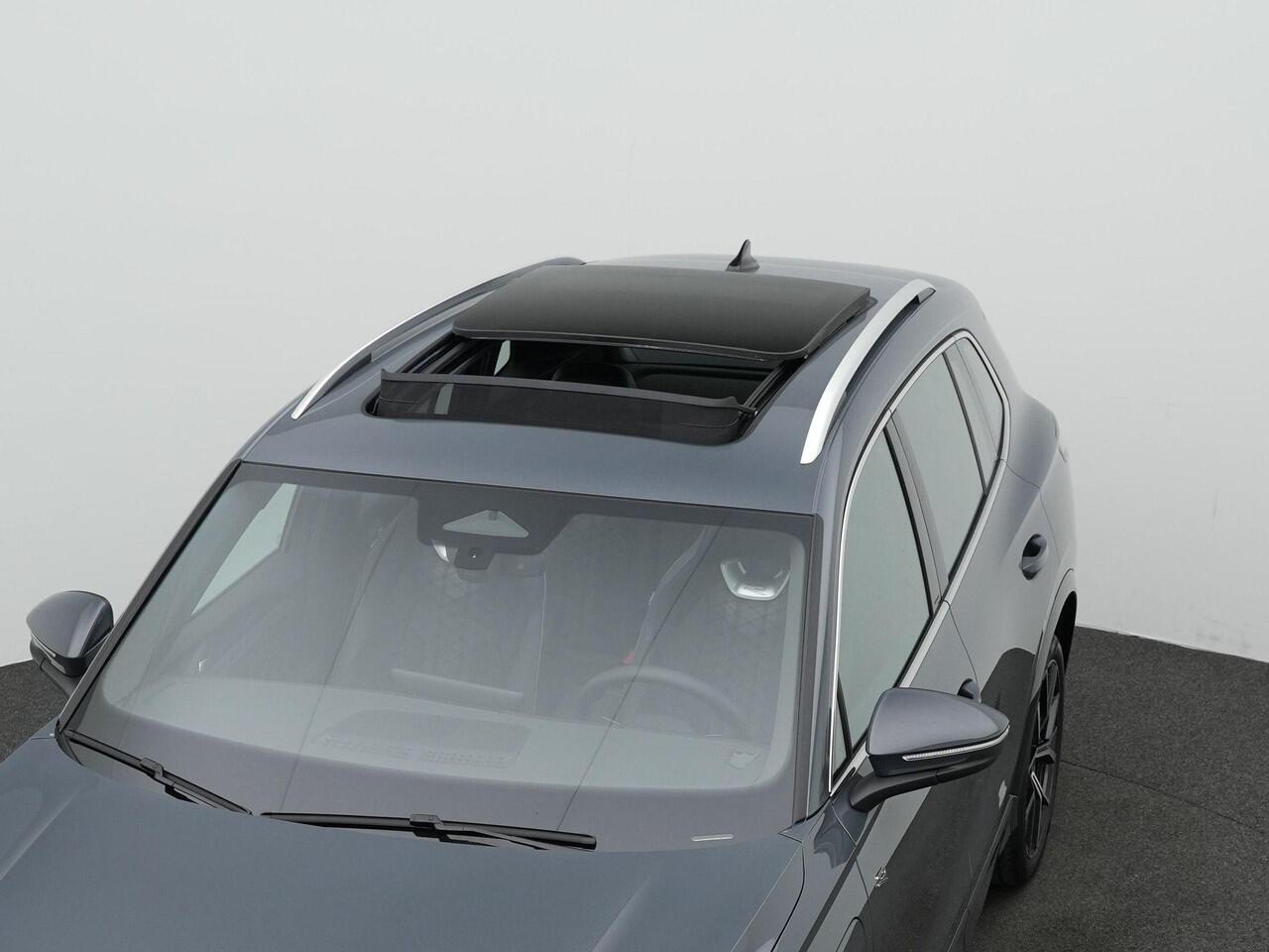 Volkswagen TIGUAN 1.5 TSI eHybrid 204 pk DSG R-Line | Panoramadak | Adaptief onderstel | Stuur-/stoelverwarming | Achteruitrijcamera | Massage