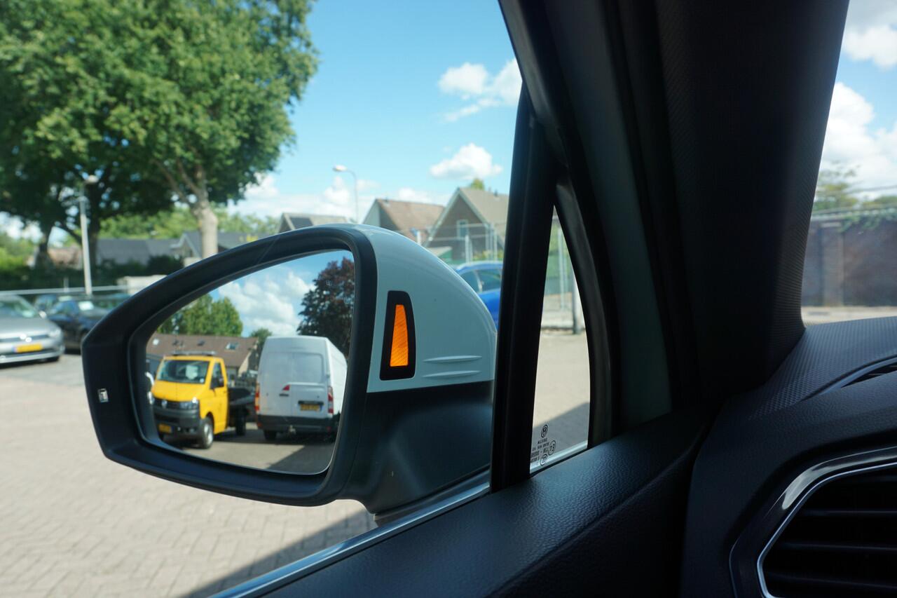 Volkswagen TIGUAN 1.4 TSI eHybrid R-Line Business+ Trekhaak | HUD | Pano | Camera * All in prijs *