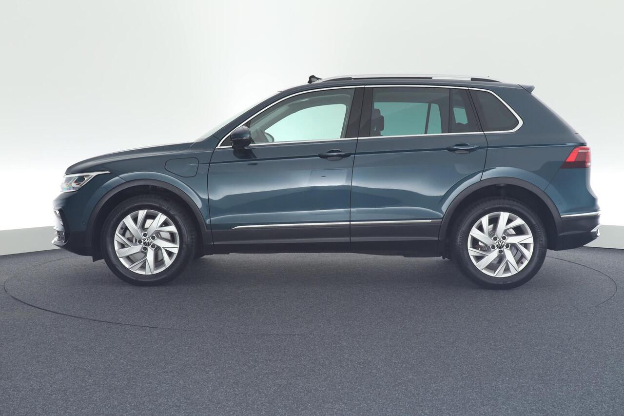 Volkswagen TIGUAN 1.4 TSI 245pk eHybrid Elegance Trekhaak 360Camera Keyless Virtual Cockpit Navigatie Panoramadak