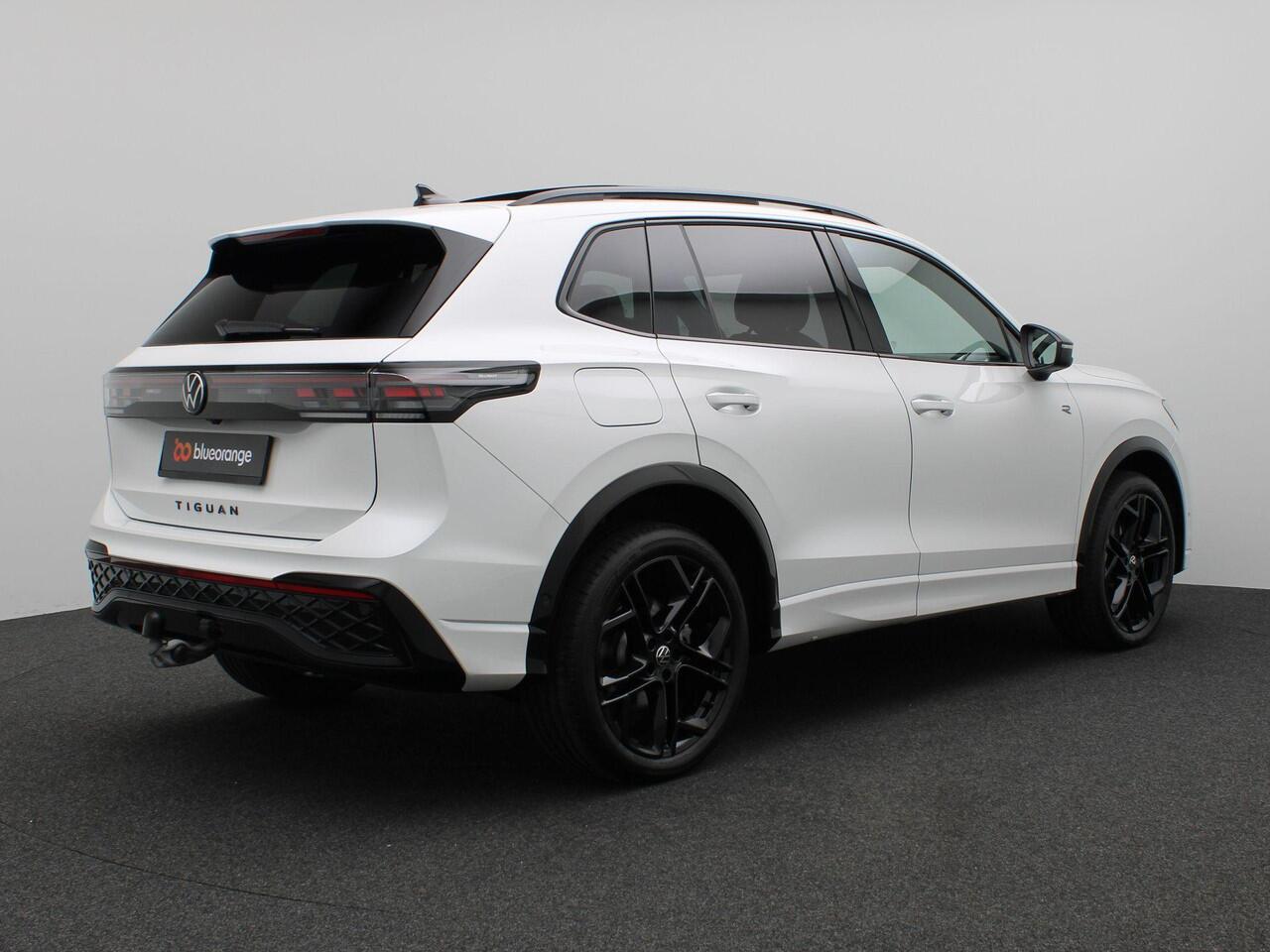 Volkswagen TIGUAN 1.5 eHybrid R-Line Edition 272PK DSG Black Style, Trekhaak, Lederen bekleding, Ventilatiestoelen, Panoramadak, York 20" LMV, Adaptive Cruise Control, Side Assist, Keyless