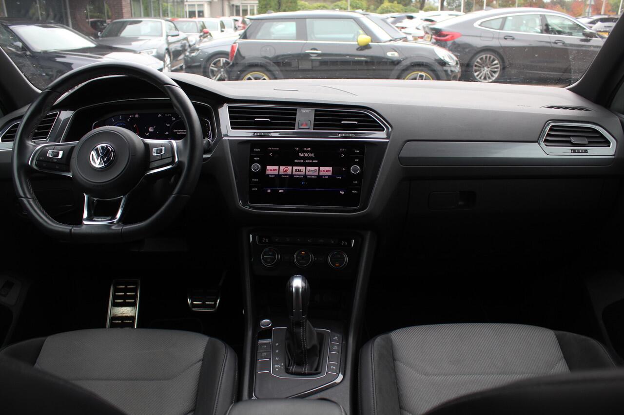 Volkswagen TIGUAN 1.5 TSI ACT Highline Business 3x R-Line / CarPlay / Keyless / Dodehoek / 19'' / Navigatie / Stoelverwarming / DAB / ACC