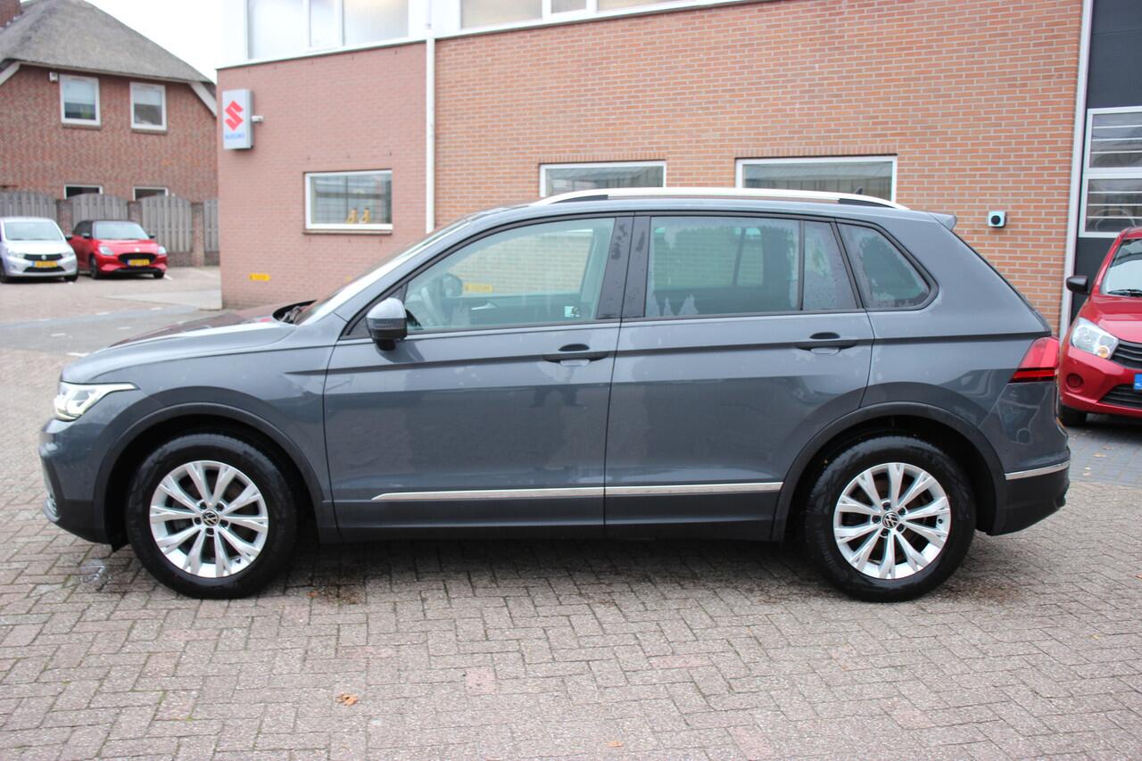 Volkswagen TIGUAN 1.5 TSI Life Business DSG Automaat | Trekhaak | Navi | Stoel- en Stuurverwarming |