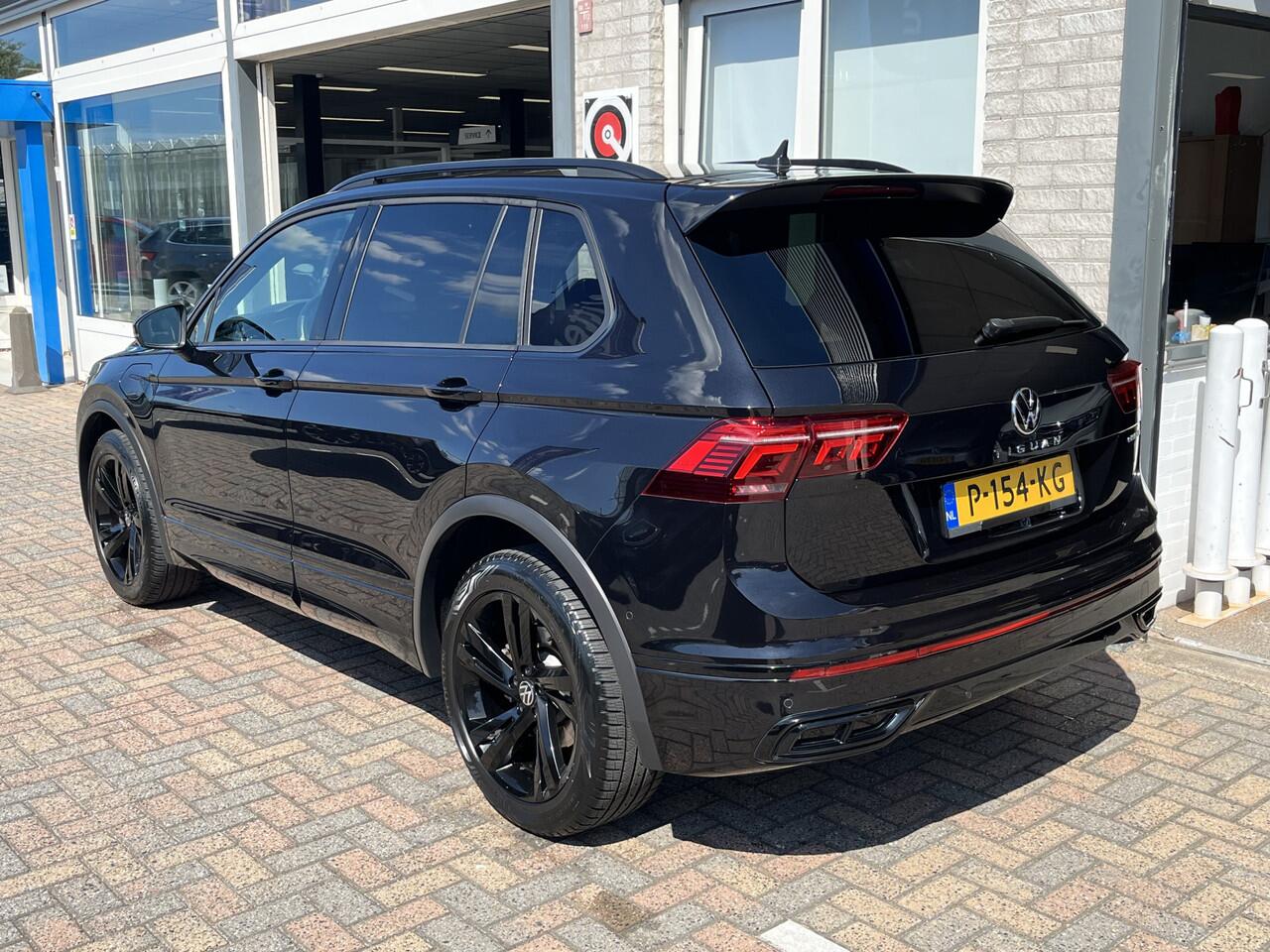 Volkswagen TIGUAN 1.4 TSI eHybrid 2X R-Line / AUTOMAAT/ 245 PK/ APP-CONNECT/ STUUR+STOEL VERWARM./ ELEK. ACHTERKLEP/ PARK.SENSOR.V+A/ ACC/ DIGITAL DASH/ DODE HOEK/ KEYLESS/ NAVI/ DAB/ CLIMA/ LED/ ISOFIX