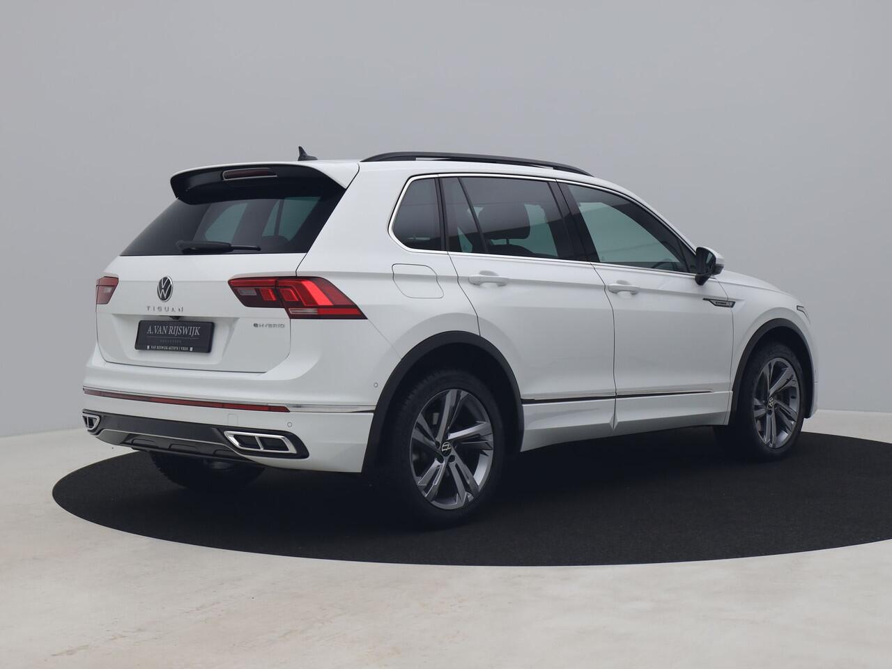 Volkswagen TIGUAN 1.4 TSI eHybrid R-Line Business+ | PANO | CAMERA | ADAPTIVE | KEYLESS | STOEL- EN STUURVERW.