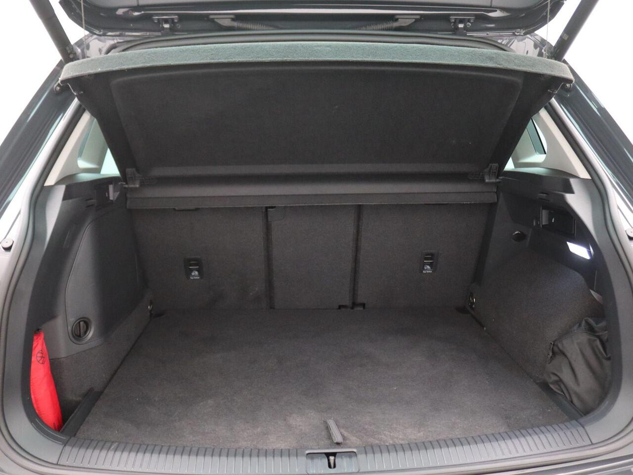 Volkswagen TIGUAN 1.4 Life Business eHybrid 245PK DSG keyless, head-up, led koplampen, achteruitrijcamera, elektrische achterklep, side assist, keyless, stuur-stoelverwarming, alarm, 17" lichtmetaal