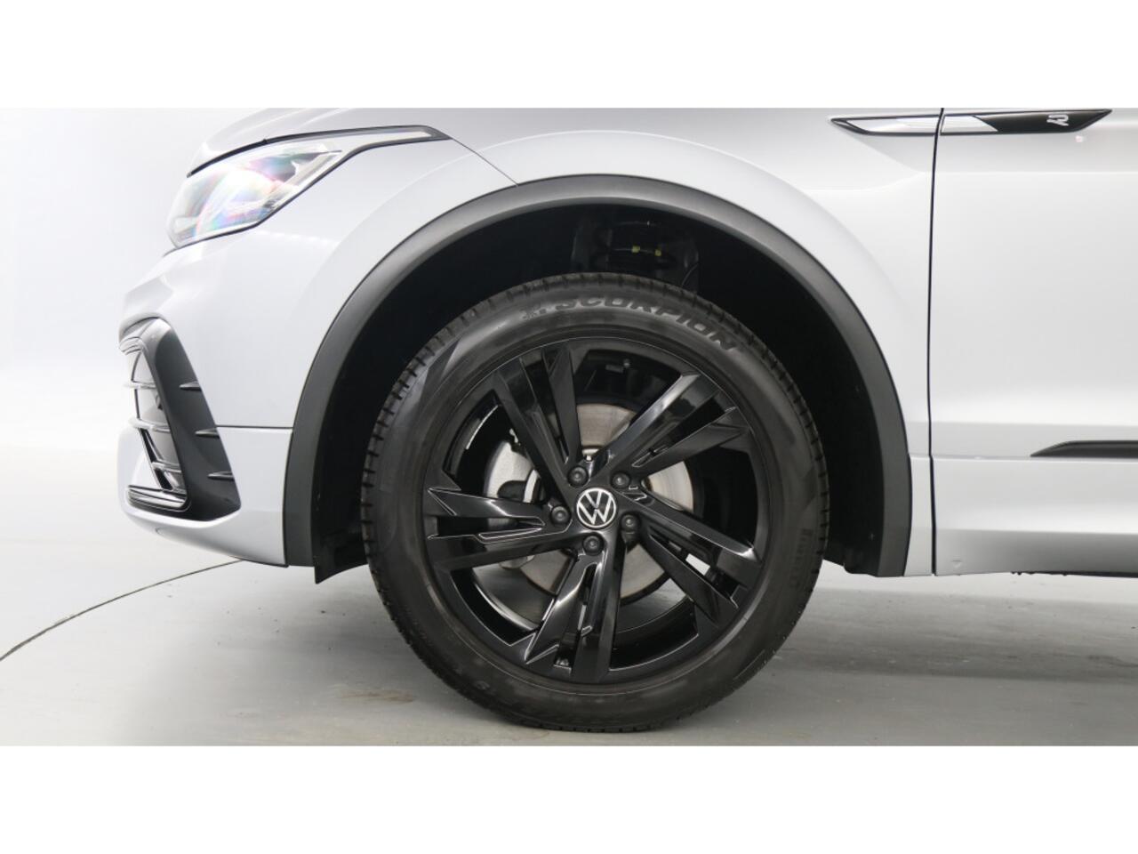 Volkswagen TIGUAN Allspace 1.5 TSI R-Line Business 7p. Black Style | LED Matrix | Camera | wegkl. trekhaak