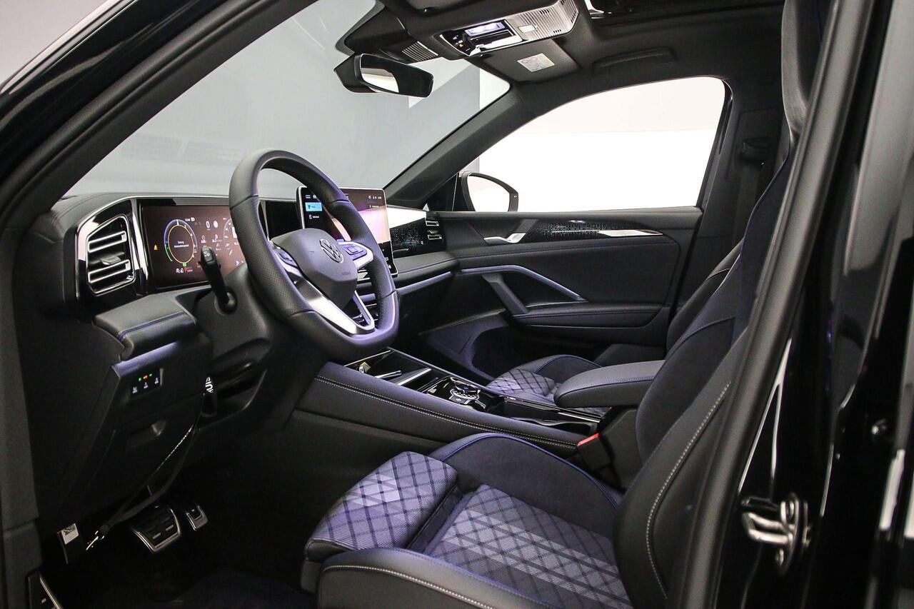 Volkswagen TIGUAN R-Line Edition 1.5 TSI eHybrid 272pk DSG Automaat Trekhaak, Panoramadak, Navigatie, Black Style, Elektrische achterklep, Adaptive cruise control