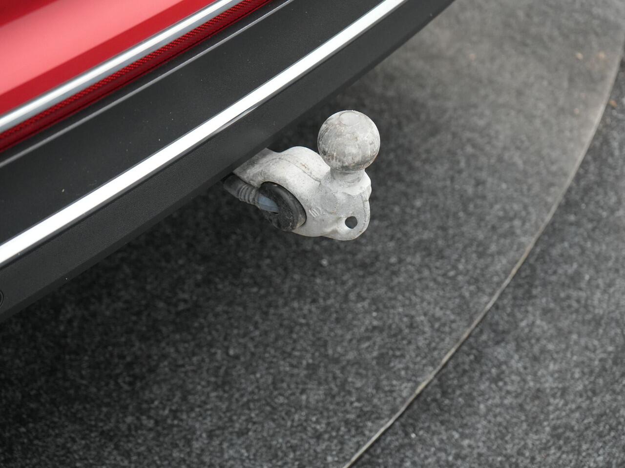 Volkswagen TIGUAN 1.4 TSI eHybrid Elegance Plug In Hybrid 245pk Dealer O.H. PHEV | Trekhaak Af Fabriek | Panodak | Head Up | Adaptive Cruise | 360 Camera | Alcantara Stoelen Massage & Verwarmd | IQ Light | Sfeerverlichting | Stuur Verwarmd | Apple Carplay |