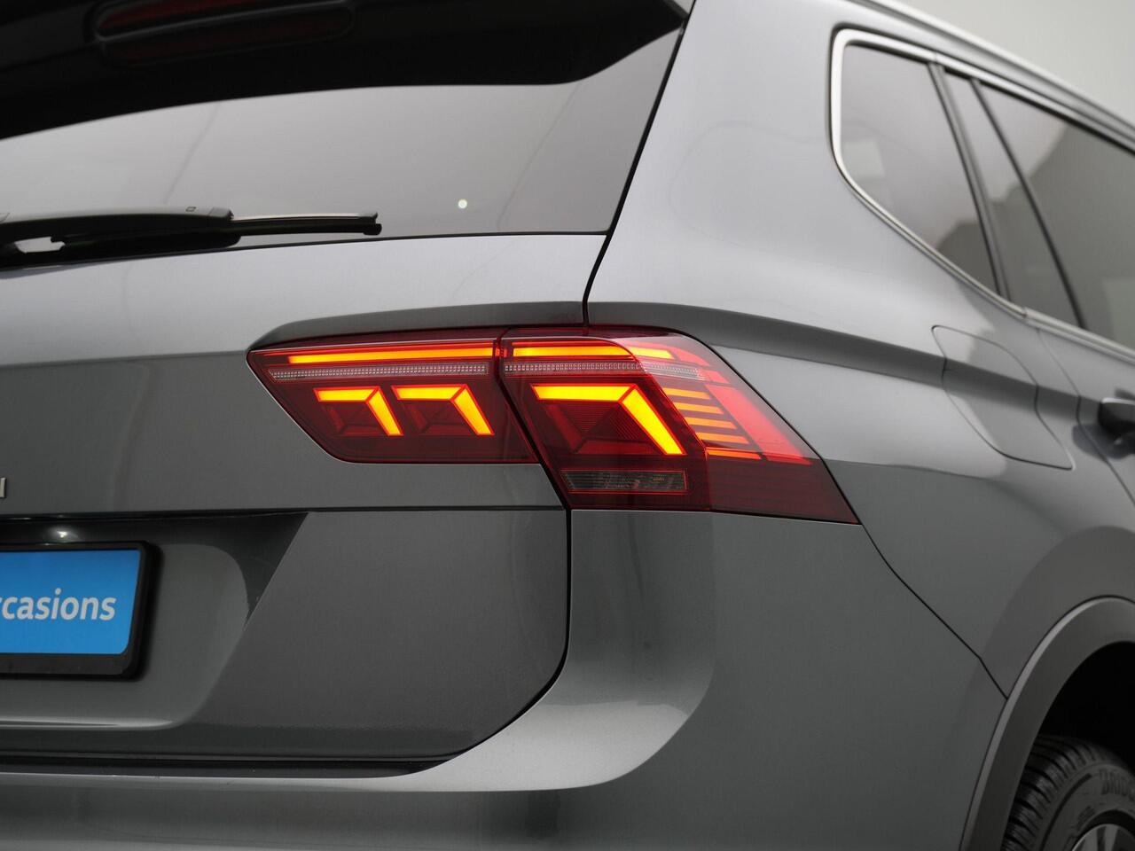 Volkswagen TIGUAN Allspace 7-zits 1.5 TSI R-Line Business | Panoramadak | Trekhaak | IQ Light | Stuur-/stoelverwarming | Achteruitrijcamera