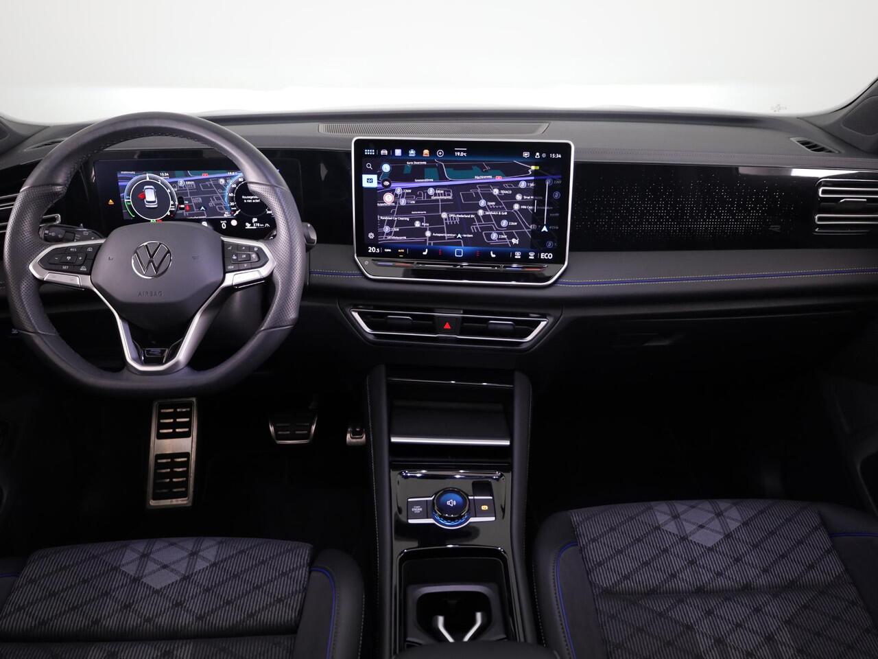 Volkswagen TIGUAN 1.5 eHybrid R-Line Business 204 PK | Panoramaschuif-kanteldak | 20" lm velgen 'leeds' | Comfort pakket | Verlengde garantie 11/2028 |