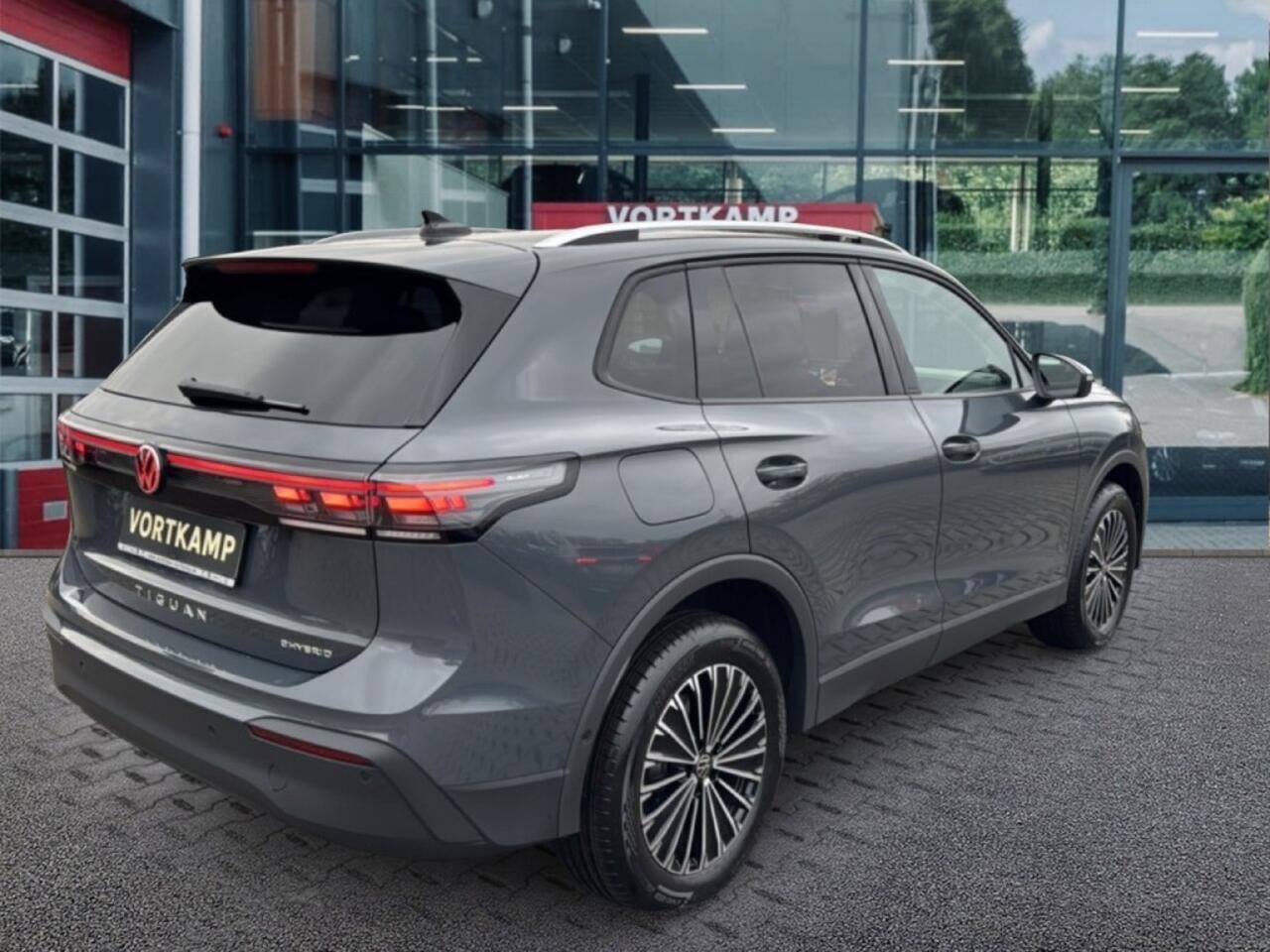 Volkswagen TIGUAN 1.5 TSI E-HYBRID LIFE TREKHAAK/CAMERA/LEDER/MEMORY/CARPLAY/ACC