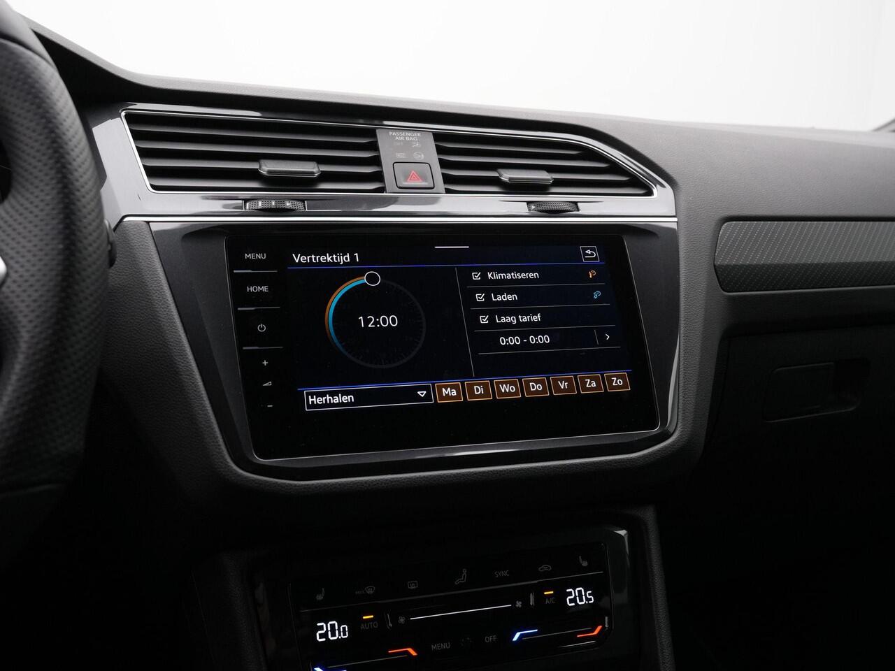 Volkswagen TIGUAN 1.4 TSI eHybrid 245 pk DSG R-Line | Panoramadak | Trekhaak | Navigatie Discover Pro | Adaptief onderstel | 360 camera | IQ Light