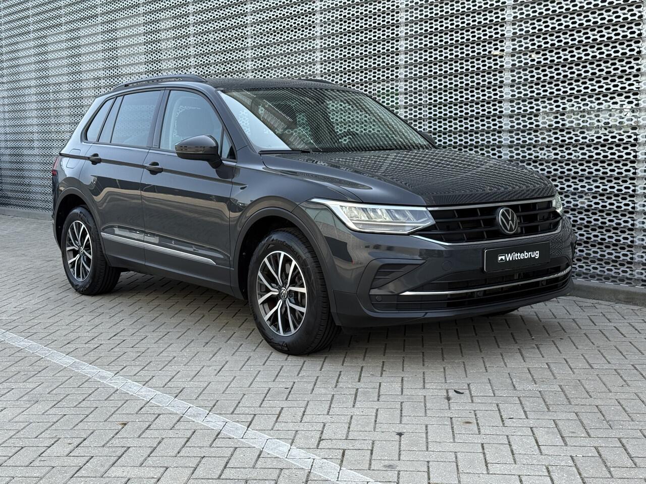 Volkswagen TIGUAN 1.4 TSI 245PK DSG eHybrid Life / Panoramadak / Virtual Cockpit / Elec. Trekhaak / Stuur & Stoelverwarming / LED / Navigatie / 17'' LMV **