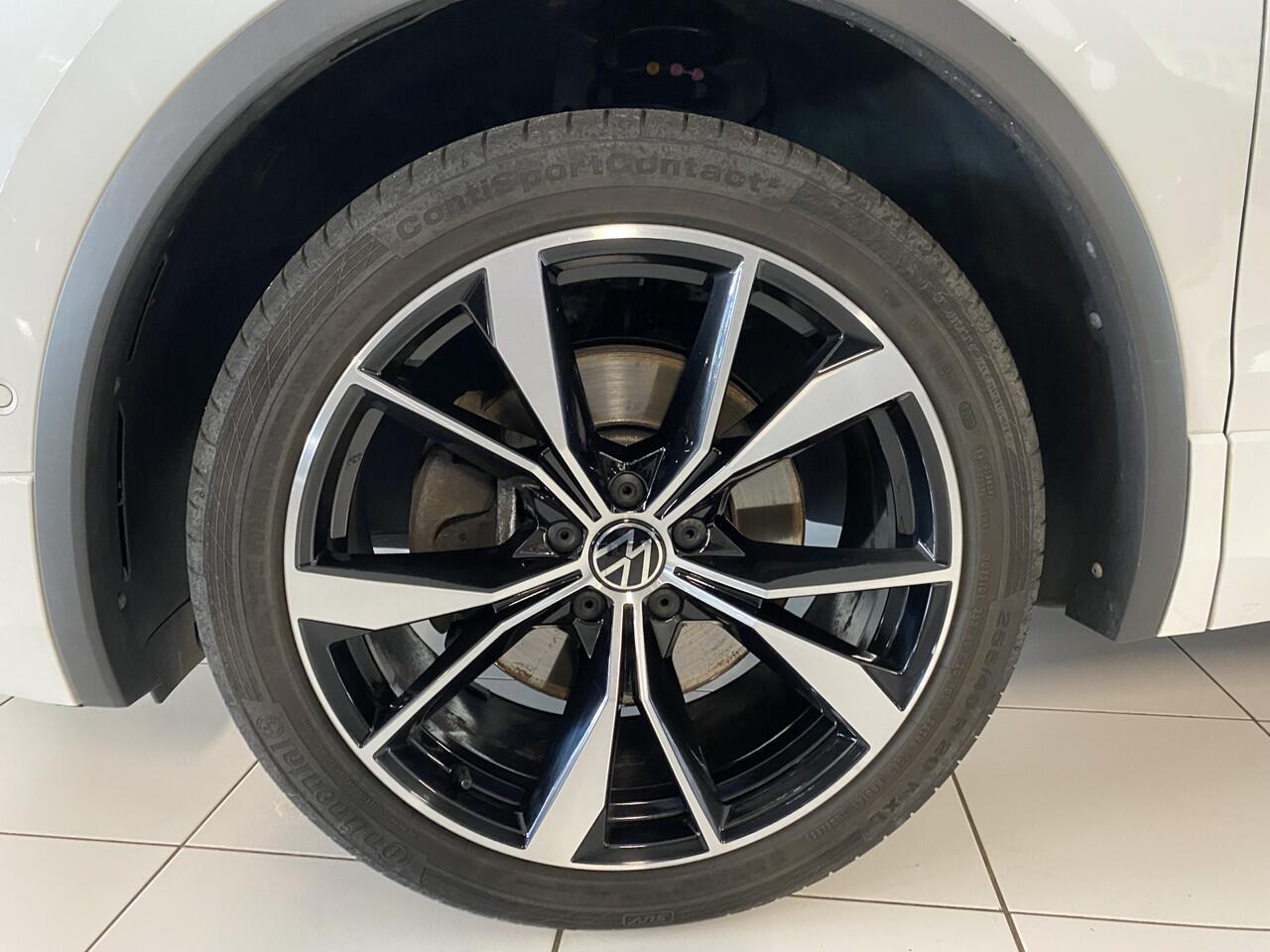 Volkswagen TIGUAN 1.4 TSI eHybrid R-Line Business+ Panoramadak / Trekhaak / Apple carplay /android