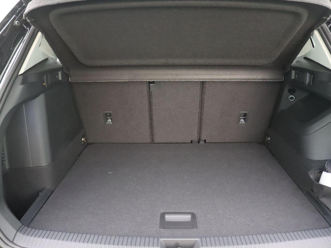 Volkswagen TIGUAN 1.5 eHybrid Life Edition 204PK DSG Trekhaak, 18" LM Velgen, Keyless, Achteruitrijcamera, Side Assist, Navi via Apple Carplay/Android Auto, Adaptieve Cruise Control, Stoel-Stuurverwarming, Elektr. Achterklep