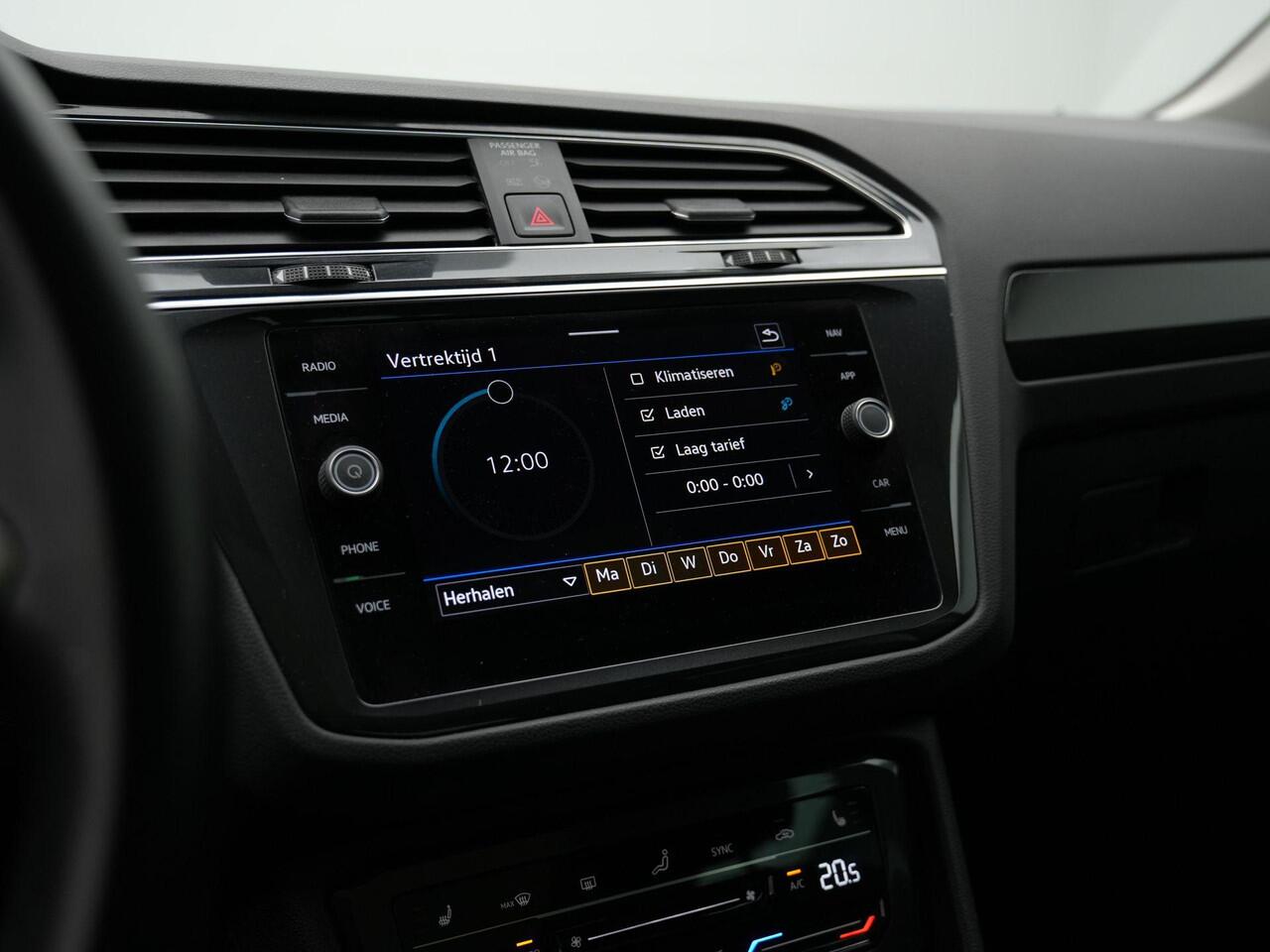 Volkswagen TIGUAN 1.4 TSI eHybrid 245 pk DSG Elegance | Panoramadak | Leder | Geheugenstoelen | IQ Light | Rondomzicht camera