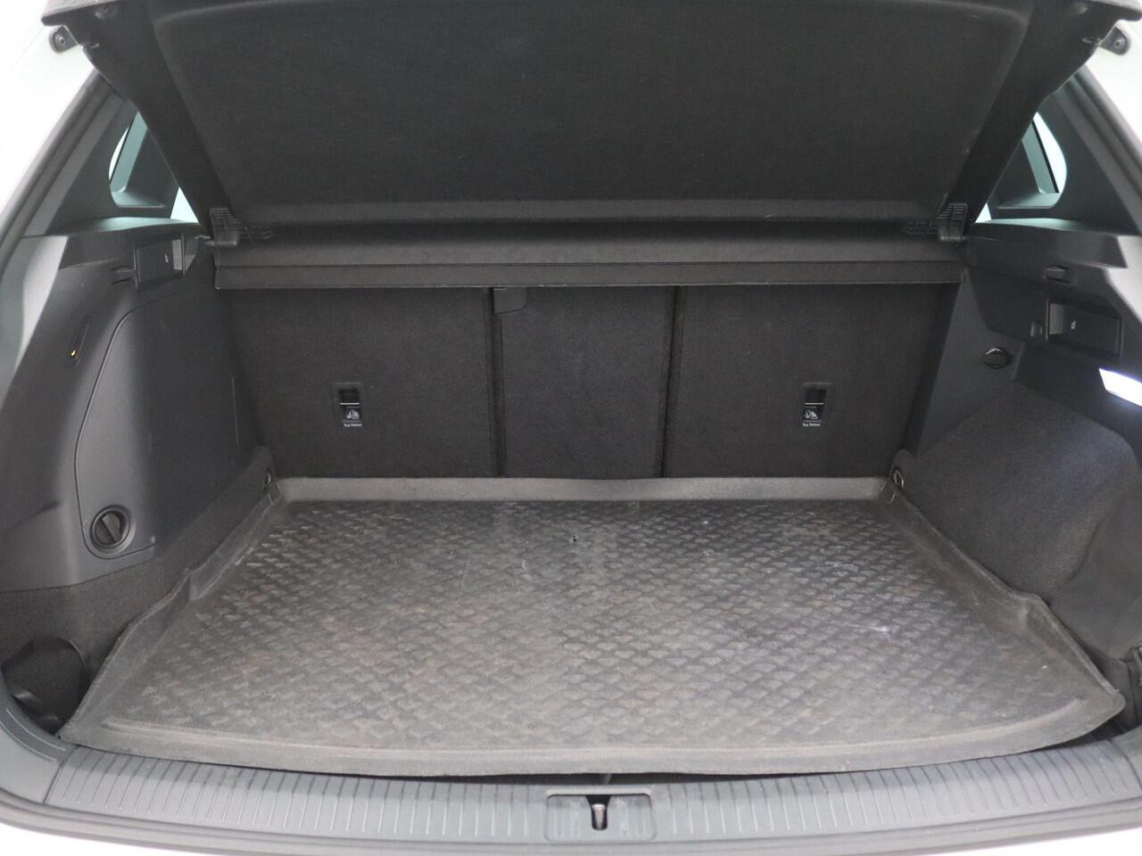 Volkswagen TIGUAN 1.4 TSI eHybrid R-Line Business+ 245PK DSG Pano-Schuifdak, SOH 86%, Trekhaak, Leder, Memorystoel, 20" LM Velgen, Matrix-LED Verlichting, 360gr. Camera