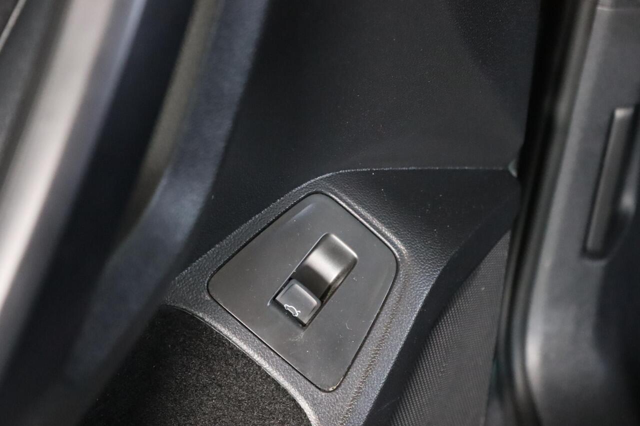 Volkswagen TIGUAN Allspace 1.5 TSI, Highline R-Line, 7-Persoons, Elek. Trekhaak, Panoramadak, Apple Carplay/Android Auto, Led, Massage, Camera,