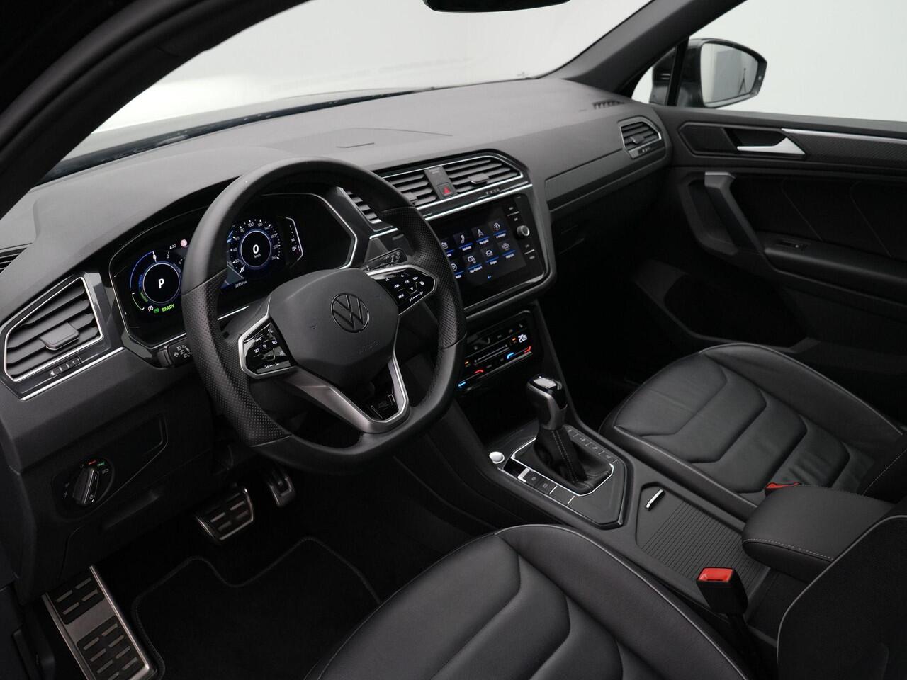 Volkswagen TIGUAN 1.4 TSI eHybrid 245 pk DSG R-Line Business | Panoramadak | Leder | Geheugenstoelen | Rondomzicht camera | IQ Light