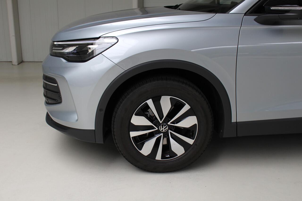 Volkswagen TIGUAN 1.5 eTSI Life Edition Navigatie | Panoramadak | Trekhaak | Standverwaming / koeling