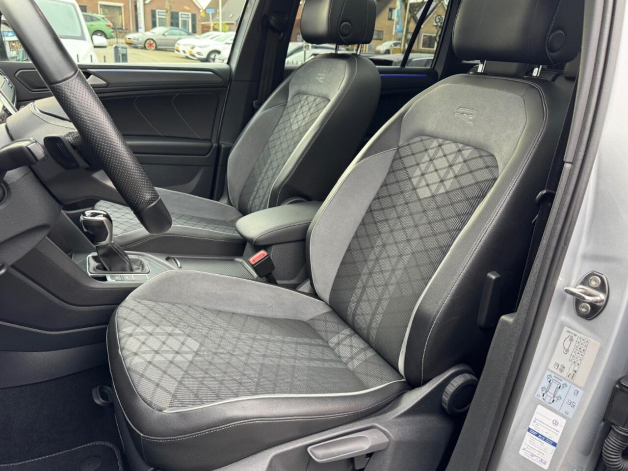 Volkswagen TIGUAN 1.4TSI eHybride R-Line business Black Style Panodak