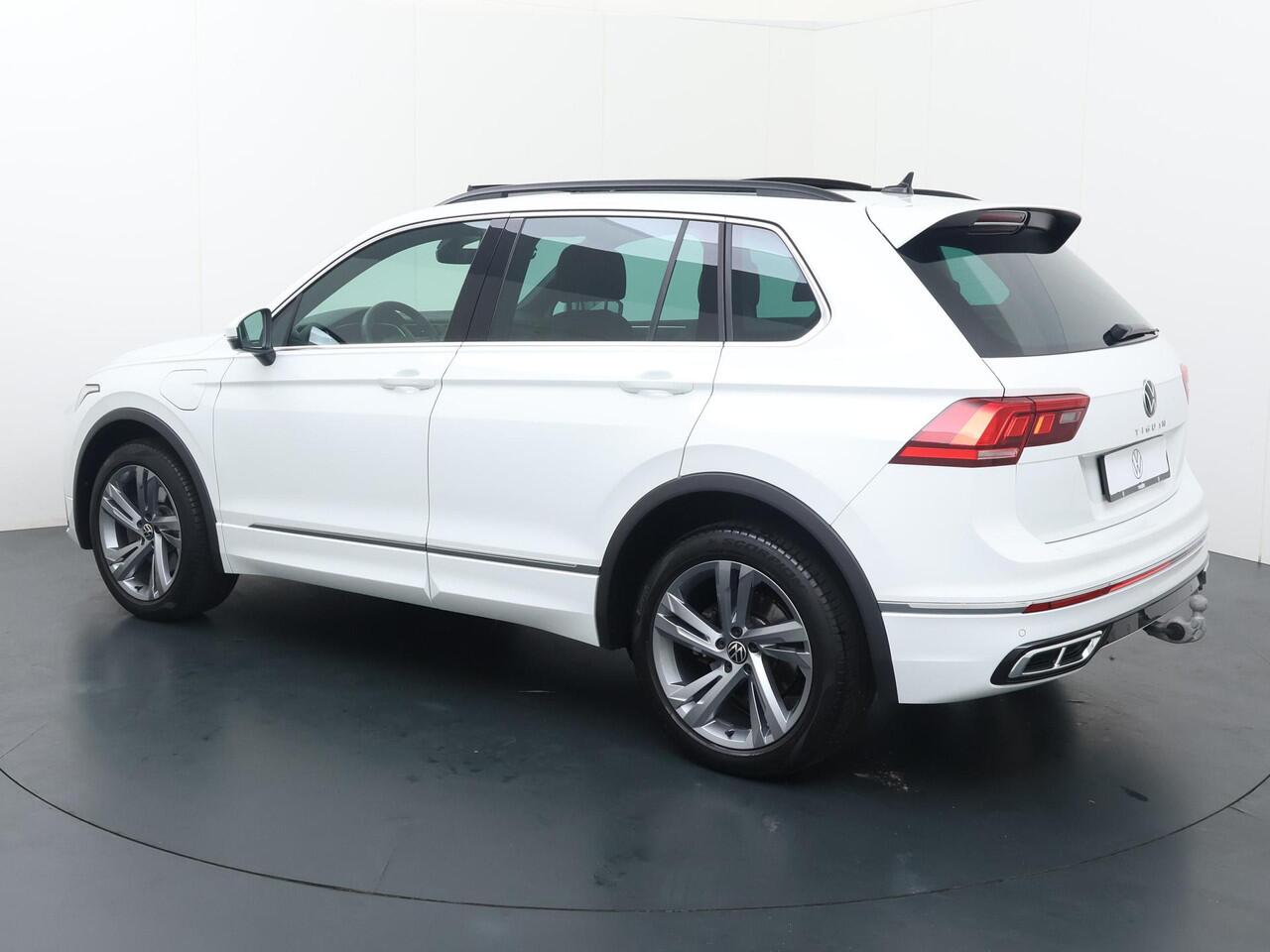 Volkswagen TIGUAN 1.4 TSI eHybrid R-Line Business+ | 245 PK | SoH 97% | Trekhaak wegklapbaar | Panoramadak | Navigatiesyteem | R-Line |