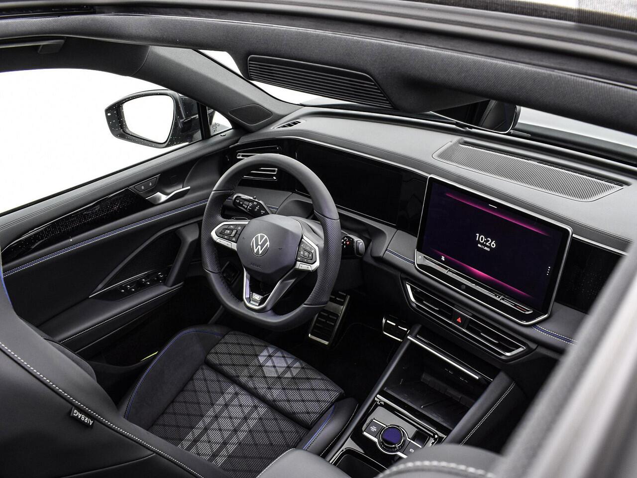 Volkswagen TIGUAN 1.5 eHybrid 272pk DSG R-Line Edition · Panoramadak · Camera · Stuur- & Stoelverwarming · Inklap. Trekhaak · Massagefunctie Bestuurdersstoel · Garantie t/m 10-04-2030 of 100.000km