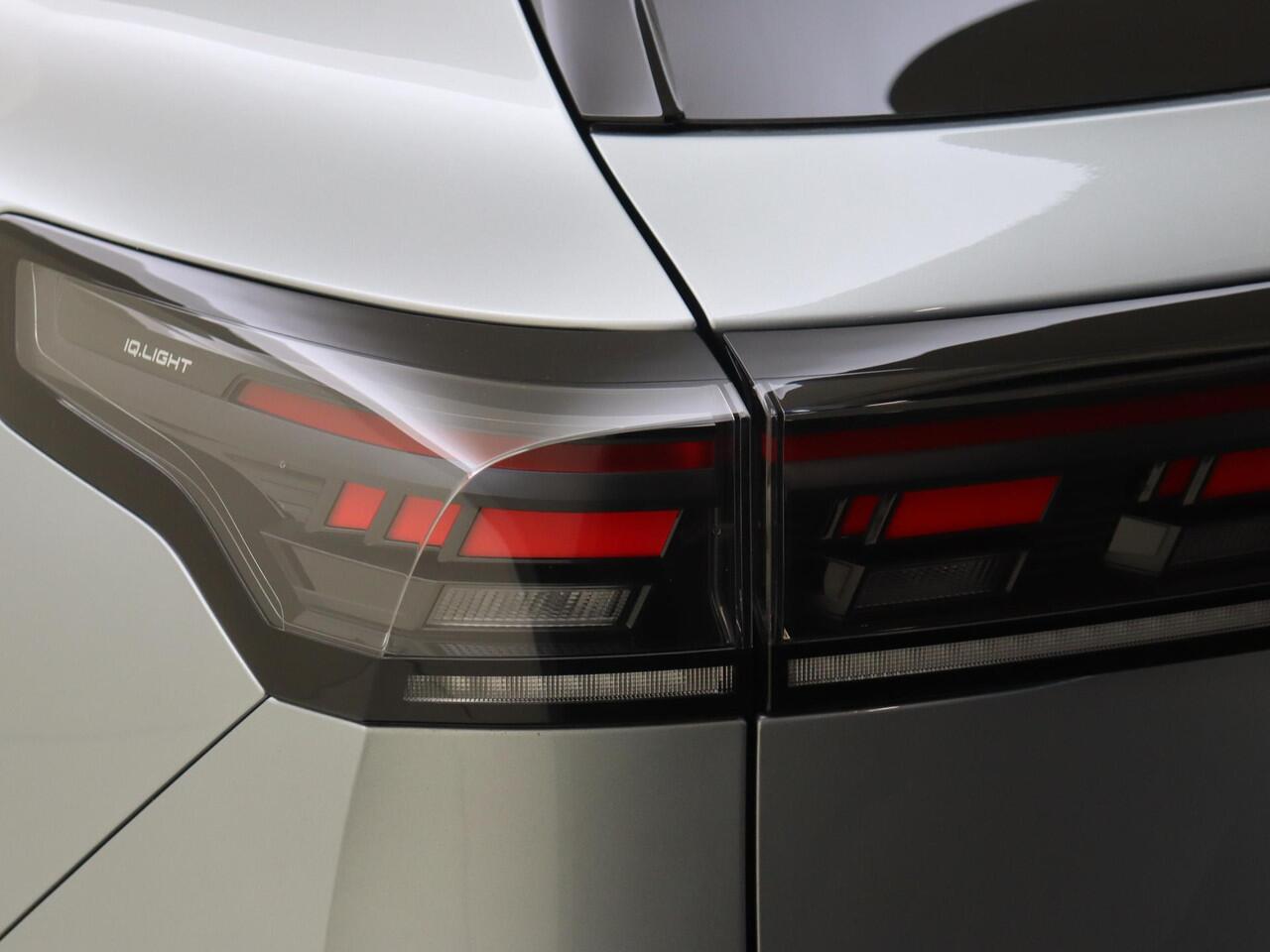 Volkswagen TIGUAN 1.5 eHybrid Life Edition | Trekhaak | Parkeerassistent | Adaptieve demping systeem | 3-zone airco | Dodehoek detectie | Keyless | Stoel- en stuurwielverwarming |