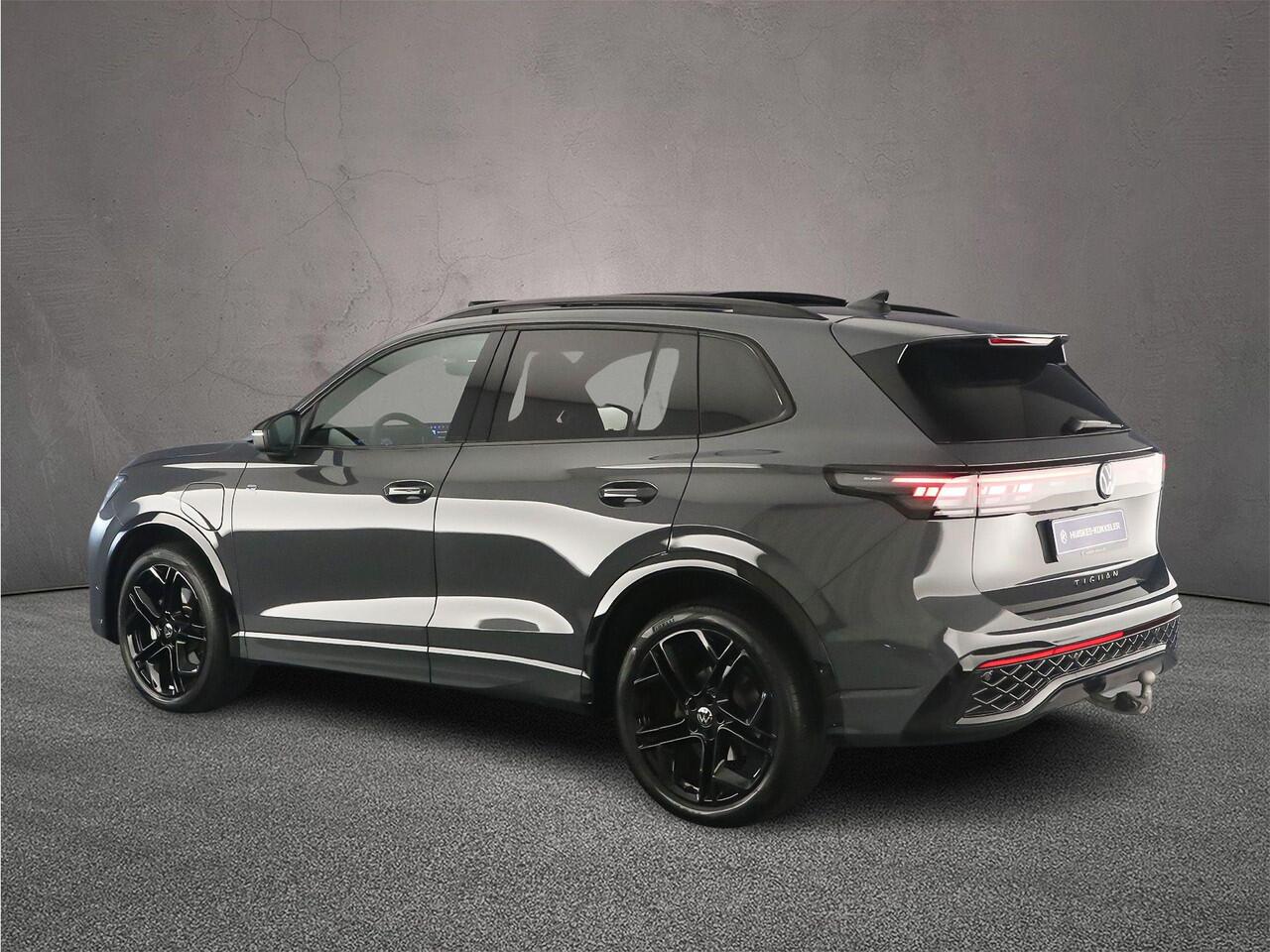 Volkswagen TIGUAN R-Line Business 1.5 TSI eHybrid 204pk DSG Automaat Trekhaak, Black Style, Panoramadak, Adaptive cruise control, LED matrix koplampen, 360 camera