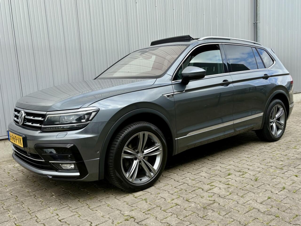 Volkswagen TIGUAN 1.5 TSI AUT R-LINE 7PERS. PANODAK TREKHAAK